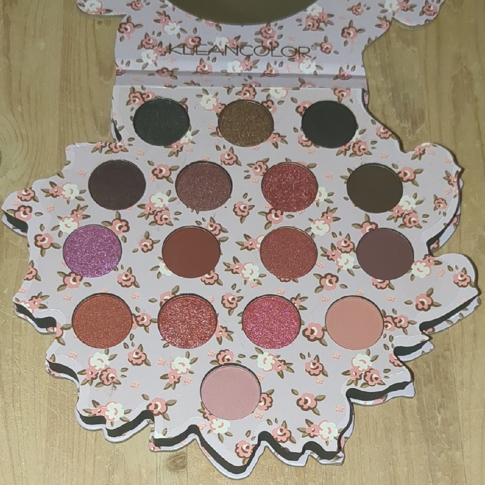 Floral Multi-Tone Eyeshadow Palette — Pink Mix
